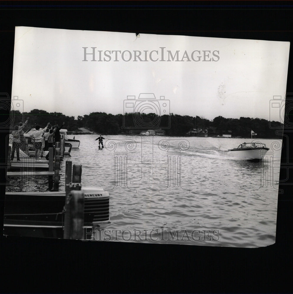 1952 Press Old Santa Skis On Fox River Early Visit - RRW64485 - Historic Images