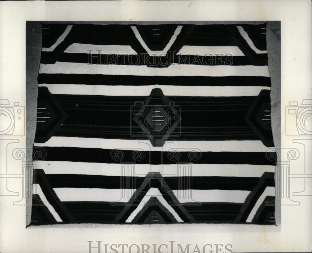 1977 Press Photo Navajo Blanket Beloit College Museum - RRW64555 - Historic Images