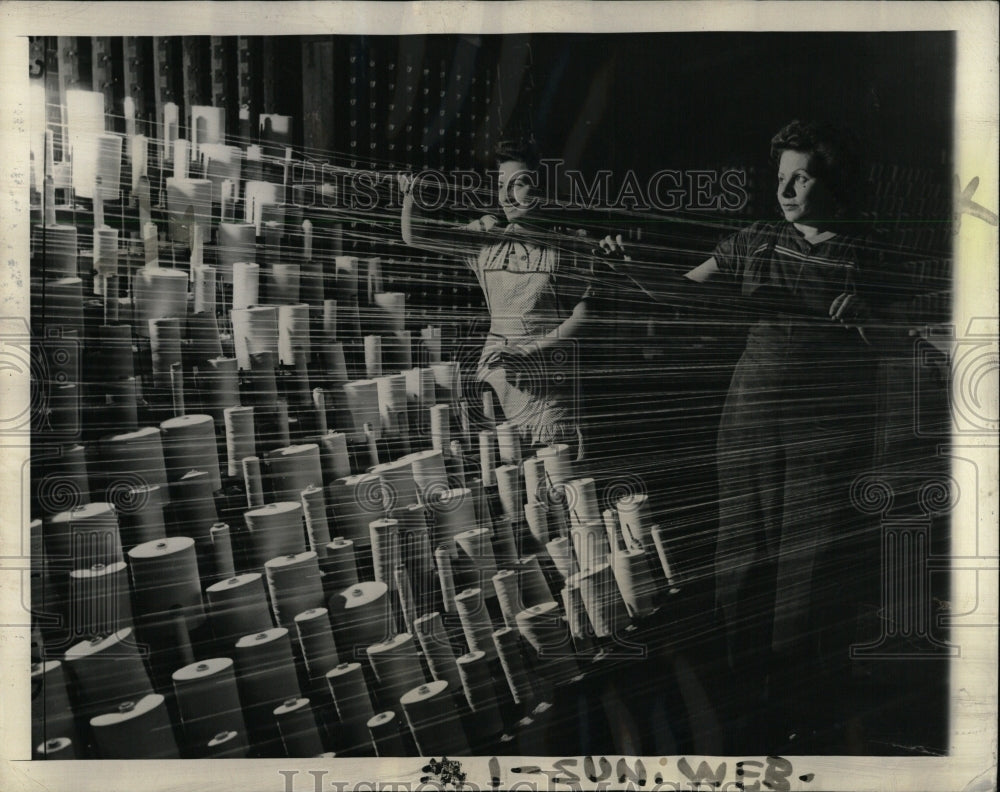 1943 Press Photo Bobbin Winding Net Making Workers - RRW64561 - Historic Images