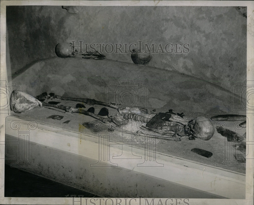 1951 Press Photo Model Indian Mound Grave - RRW64599 - Historic Images