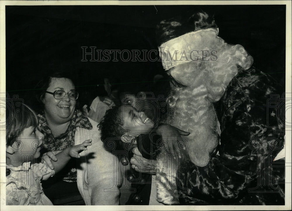 1979 Press Photo Santa Claus Visits Deaf & Blind - RRW64671 - Historic Images