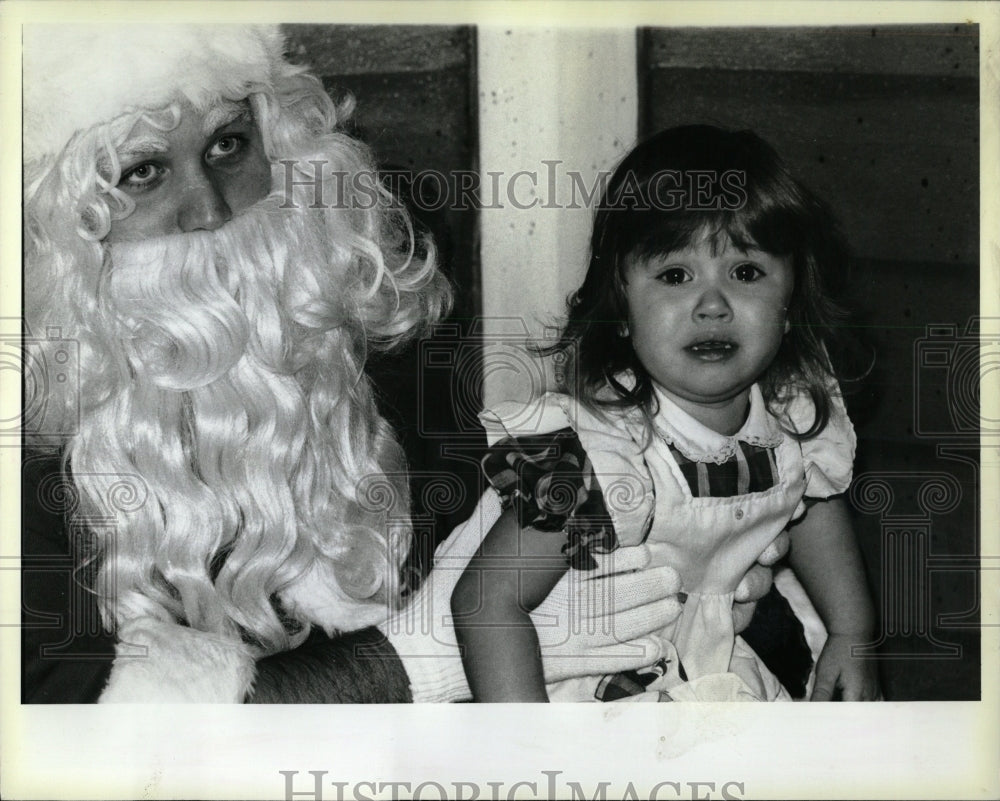 1984 Press Photo A Girl Sits On Santa Claus&#39; Lap - RRW64693 - Historic Images