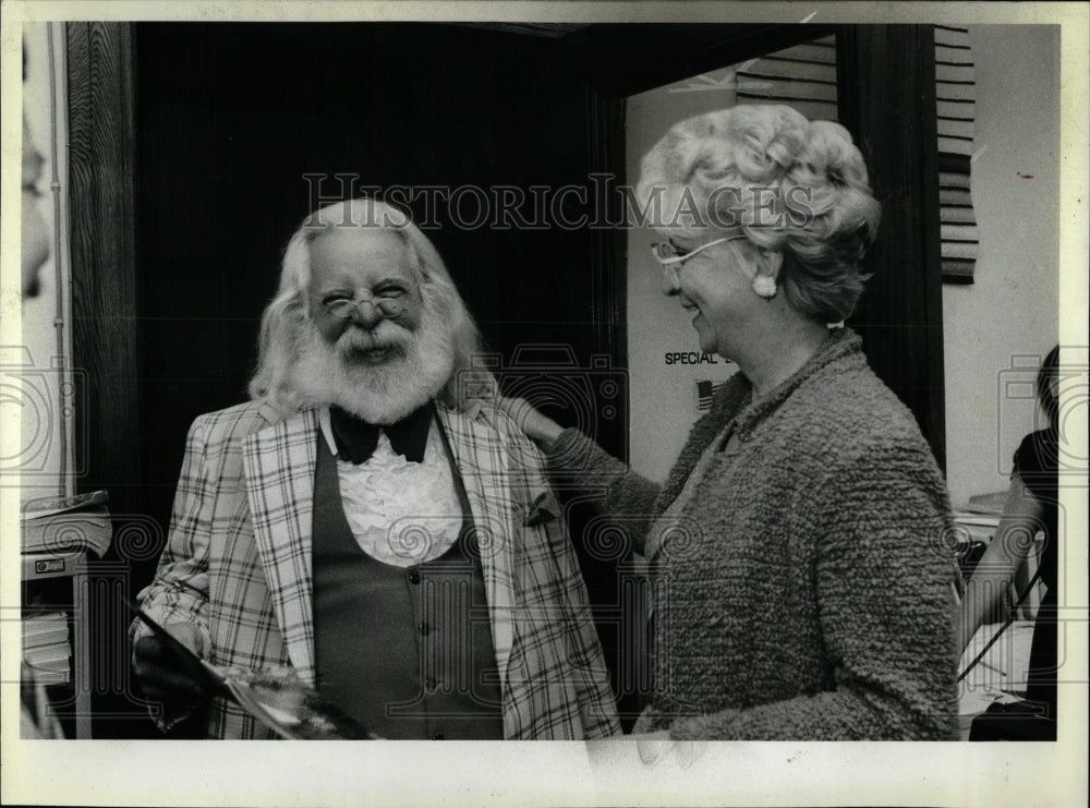 1981 Press Photo Christmas Santa Claus Karen Conner - RRW64733 - Historic Images