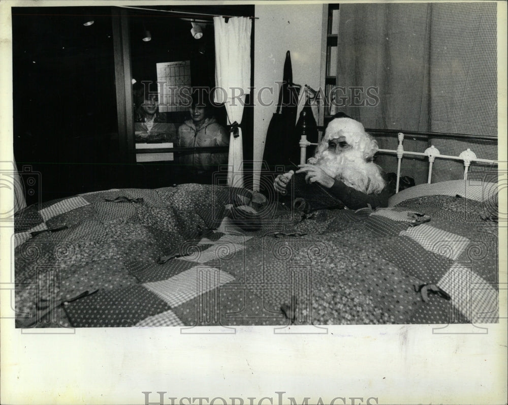 1983 Press Photo Santa Claus Christmas - RRW64735 - Historic Images
