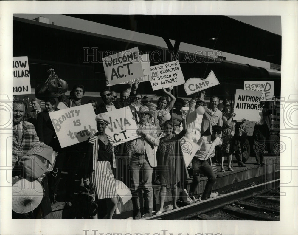 Press Photo Talented actors Technical crew American - RRW64825 - Historic Images