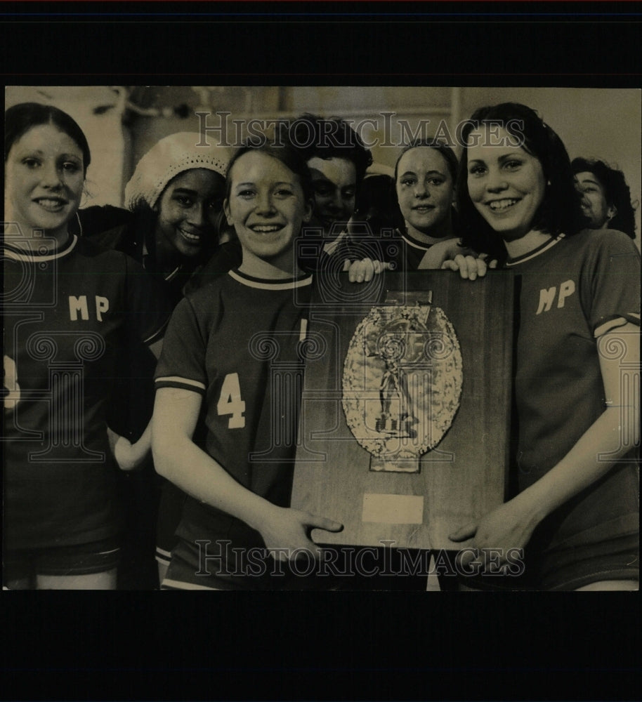 1979 Press Photo Volleyball girls Ann Cronin Seavers - RRW64875 - Historic Images