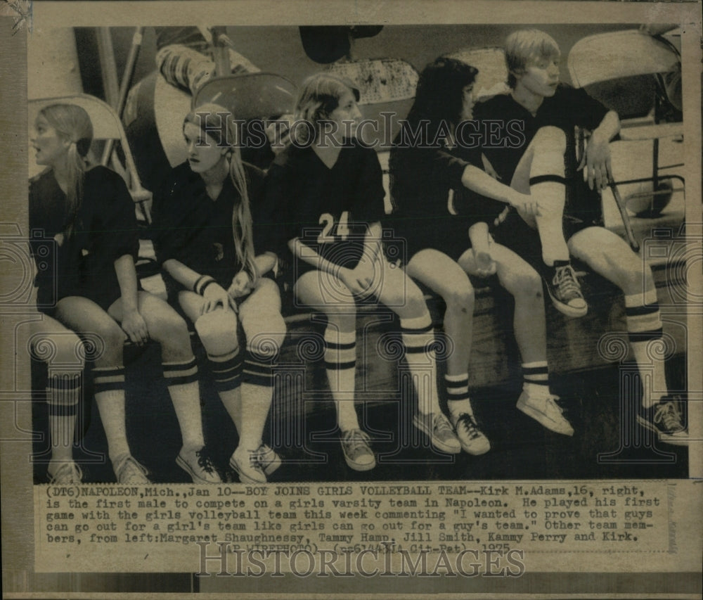 1975 Press Photo First Male To Compete On A Girls Team - RRW64877 - Historic Images