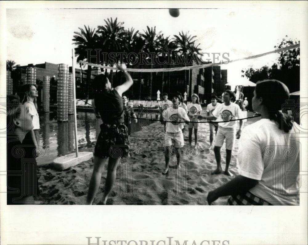 1992 Press Photo Volleyball Program Hyatt Hotels Corp - RRW64889 - Historic Images