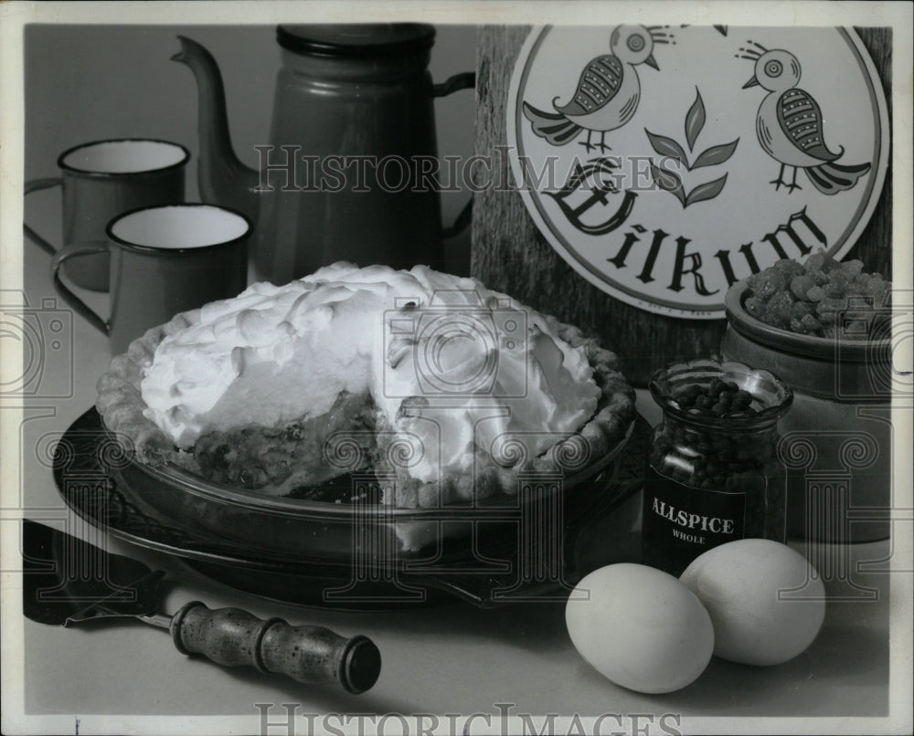 1971 Press Photo Amish Raisin Pie - RRW64959 - Historic Images