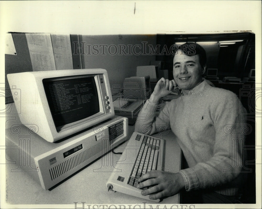 1987 Press Photo Christopher Krohn Relay Computer - RRW64989 - Historic Images