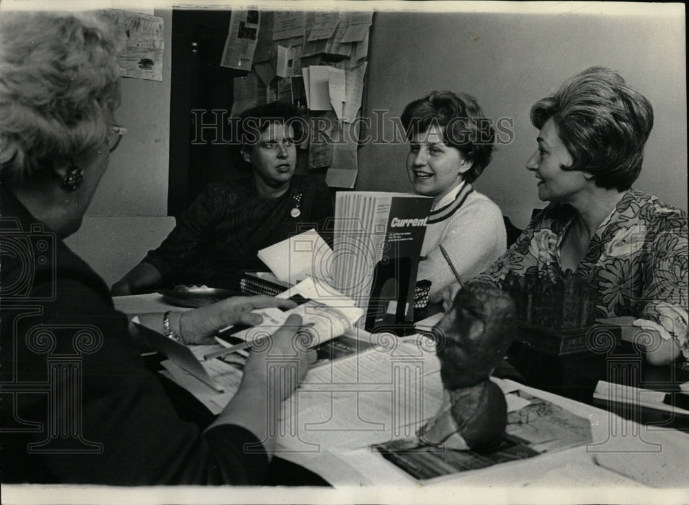 1966 Press Photo Uptown Center Hall House Staff - RRW65101 - Historic Images