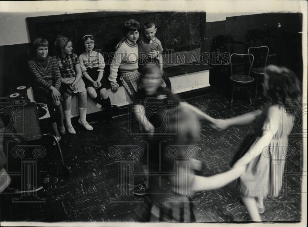 1966 Press Photo Hull House Dancing Western Music - RRW65103 - Historic Images