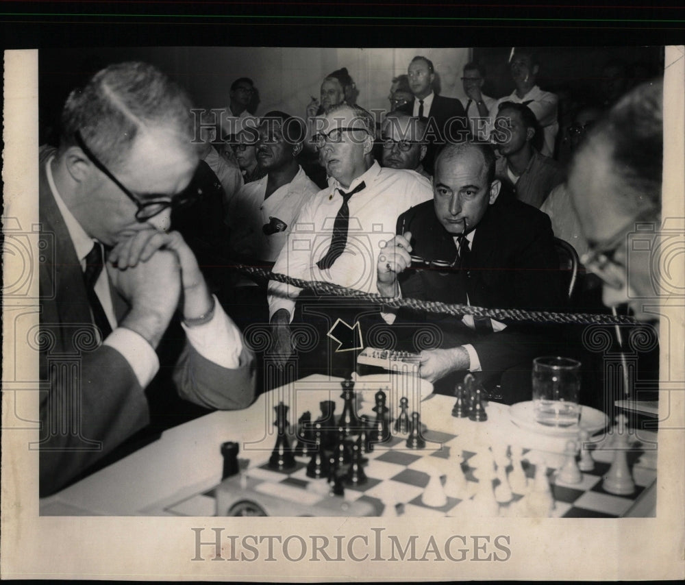 1963 Press Photo Robert Byrne Indianapolis ponders - RRW65127 - Historic Images