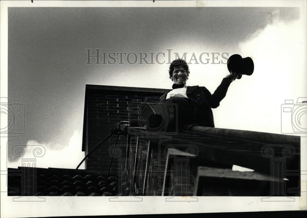 1977 Press Photo Chimney Sweep - RRW65149 - Historic Images