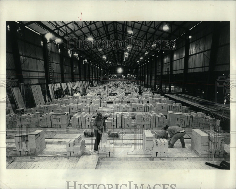 1976 Press Photo Indiana harbor Bricklayers Inland coke - RRW65169 - Historic Images