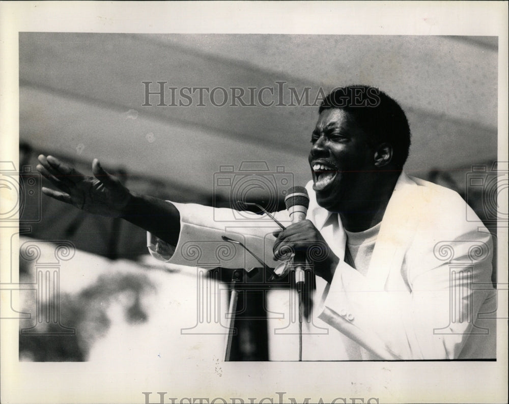 1988 Press Photo Ernest Sims Singer Gospel Festival - RRW65191 - Historic Images