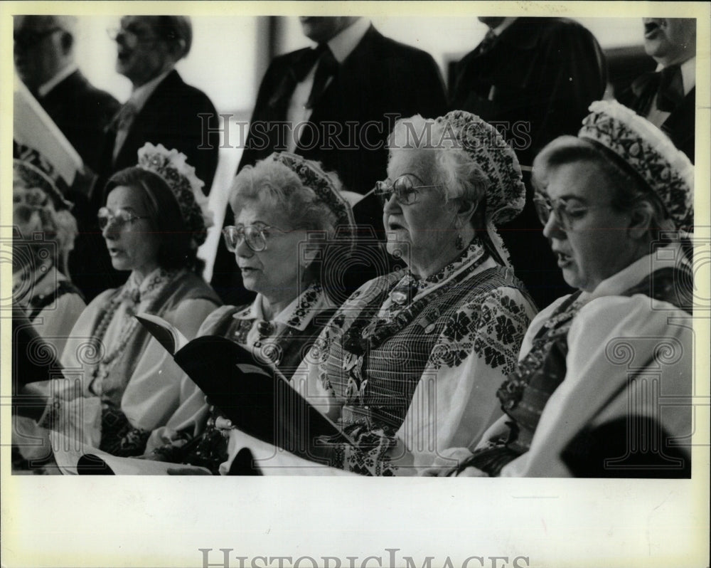 1985 Press Photo Knights Lithuania Choir Daley Center - RRW65207 - Historic Images