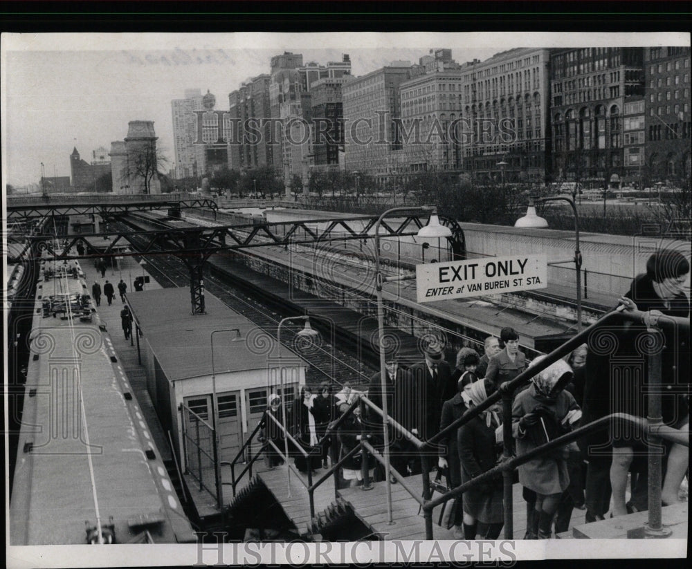 1970 Press Photo Train Morning Rush Hour - RRW65279 - Historic Images