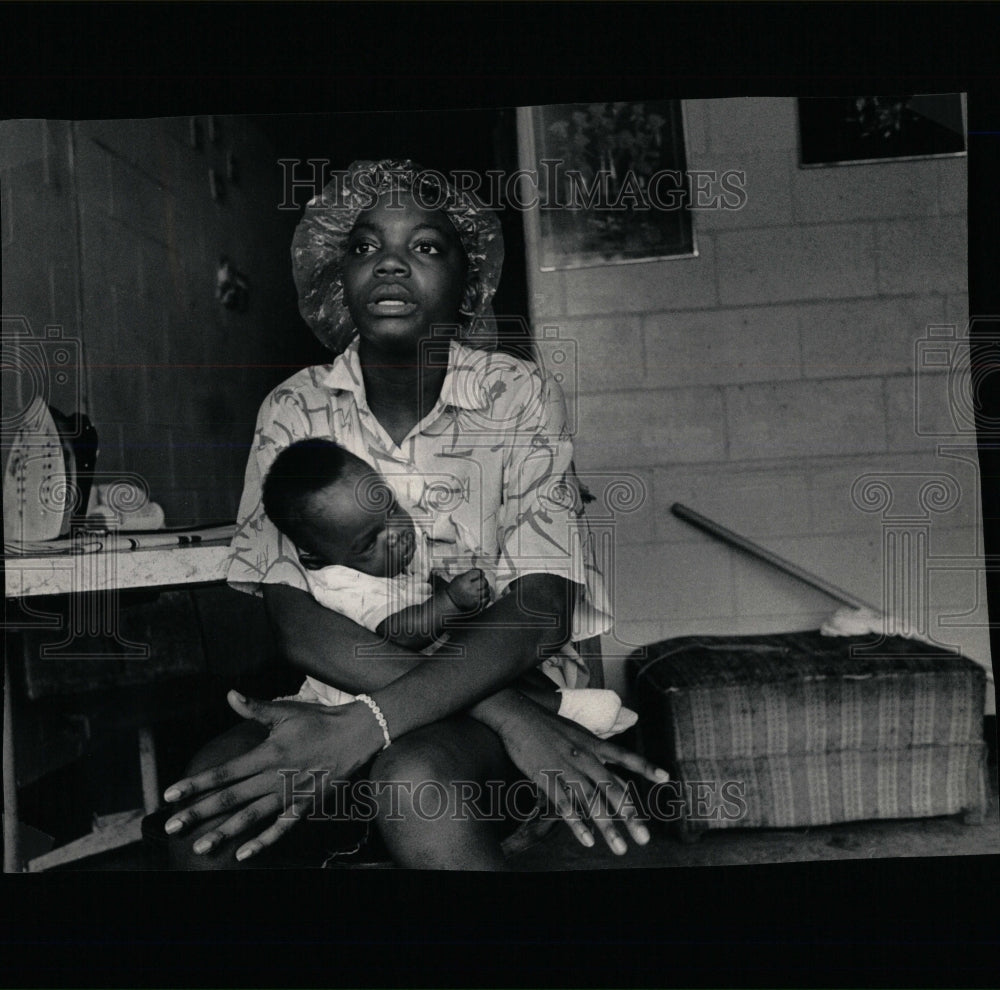 1987 Press Photo Shantalika Stephenson Infant Mortality - RRW65345 - Historic Images