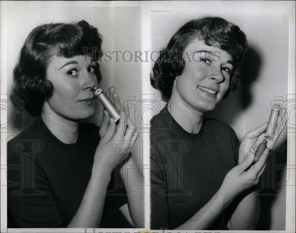 1961 Press Photo Smallest Inhalator oxygen Ounces - RRW65351 - Historic Images