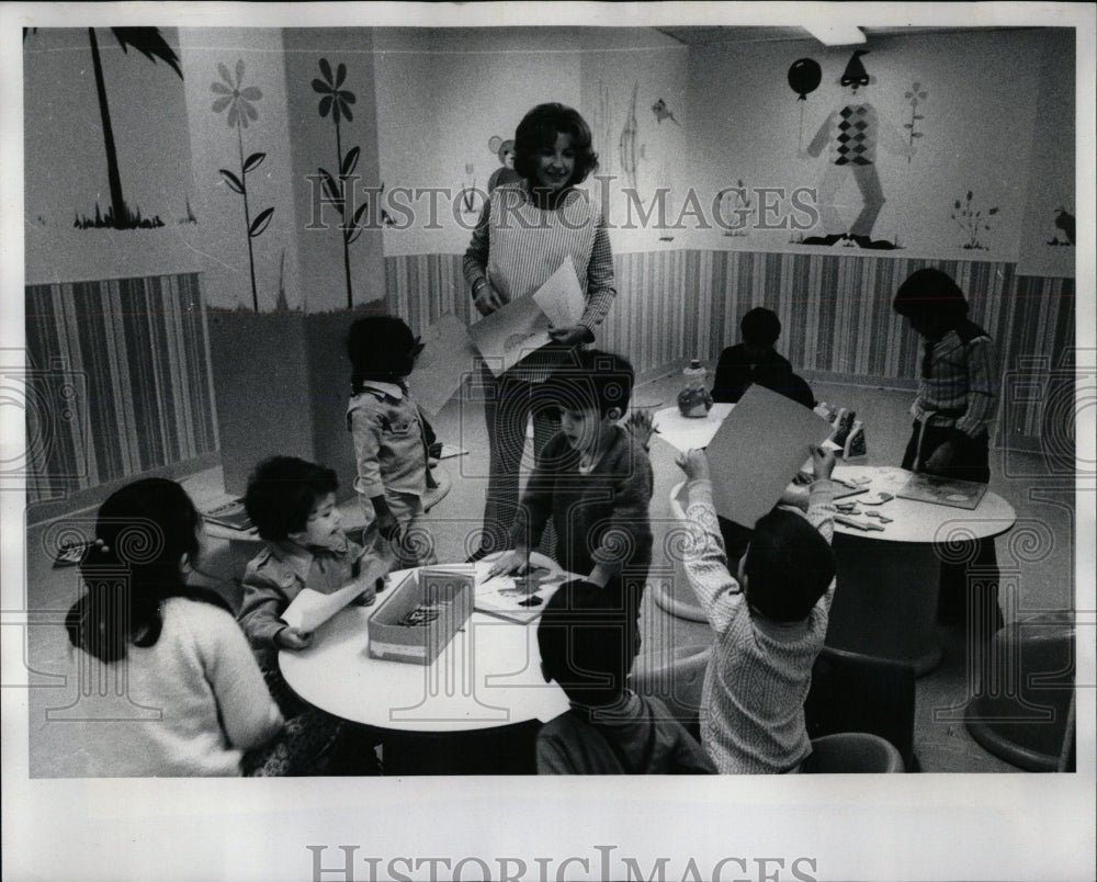 1976 Press Photo Infant Welfare Barrington Patsy Lum - RRW65451 - Historic Images