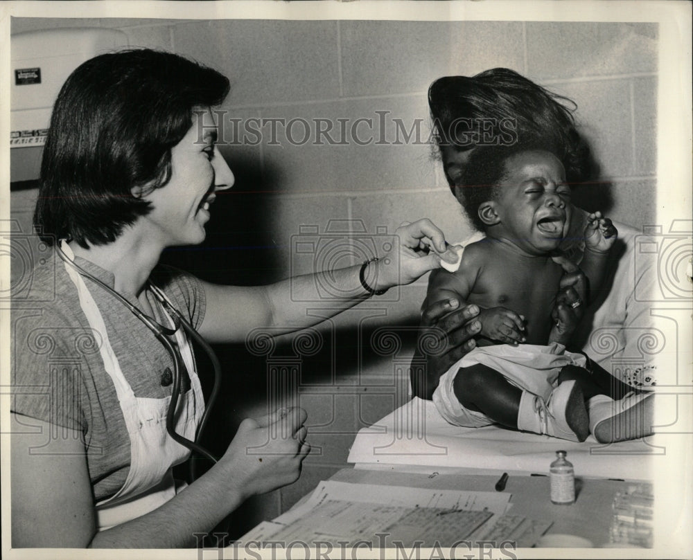 1964 Press Photo Board of Health Infant Welfare Station - RRW65457 - Historic Images