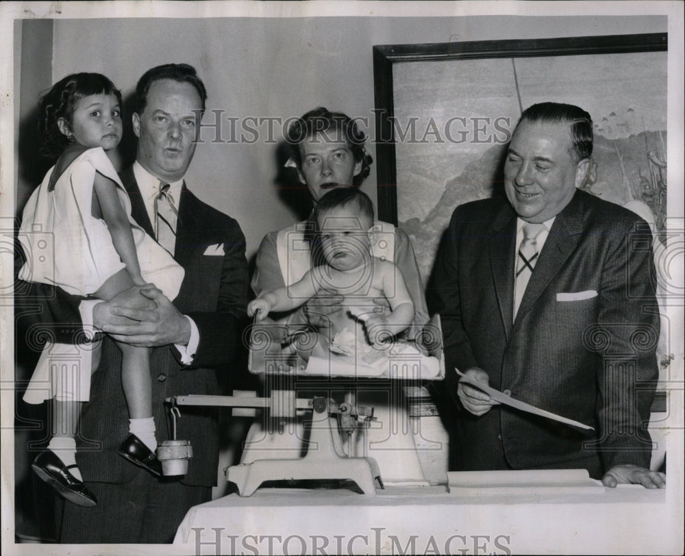 1958 Press Photo Infant Welfare Society Mayor Daley kid - RRW65459 - Historic Images