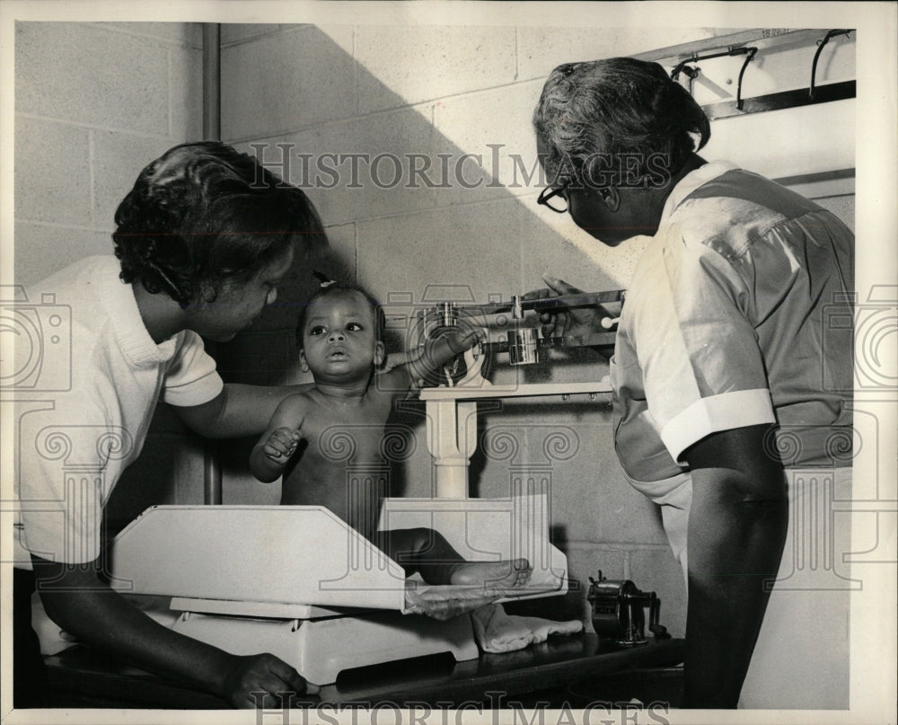 1964 Press Photo Arlene Jones Welfare Station State - RRW65467 - Historic Images