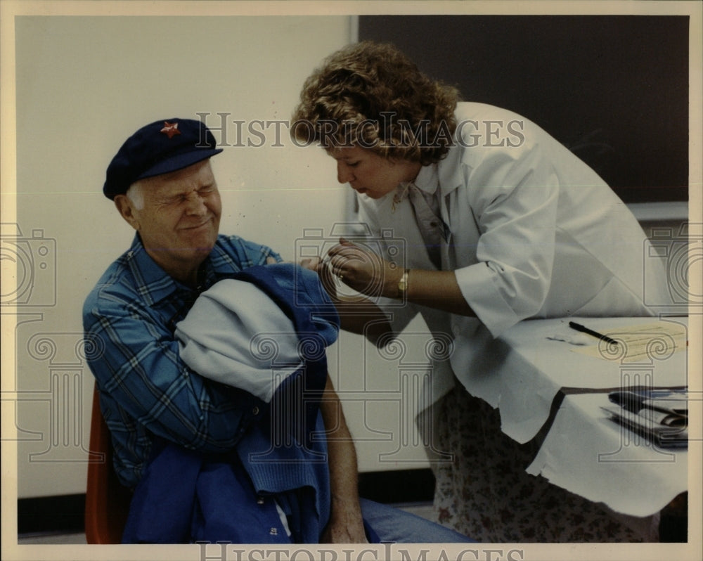 1991 Press Photo Influenza Vaccines Du Page County - RRW65489 - Historic Images