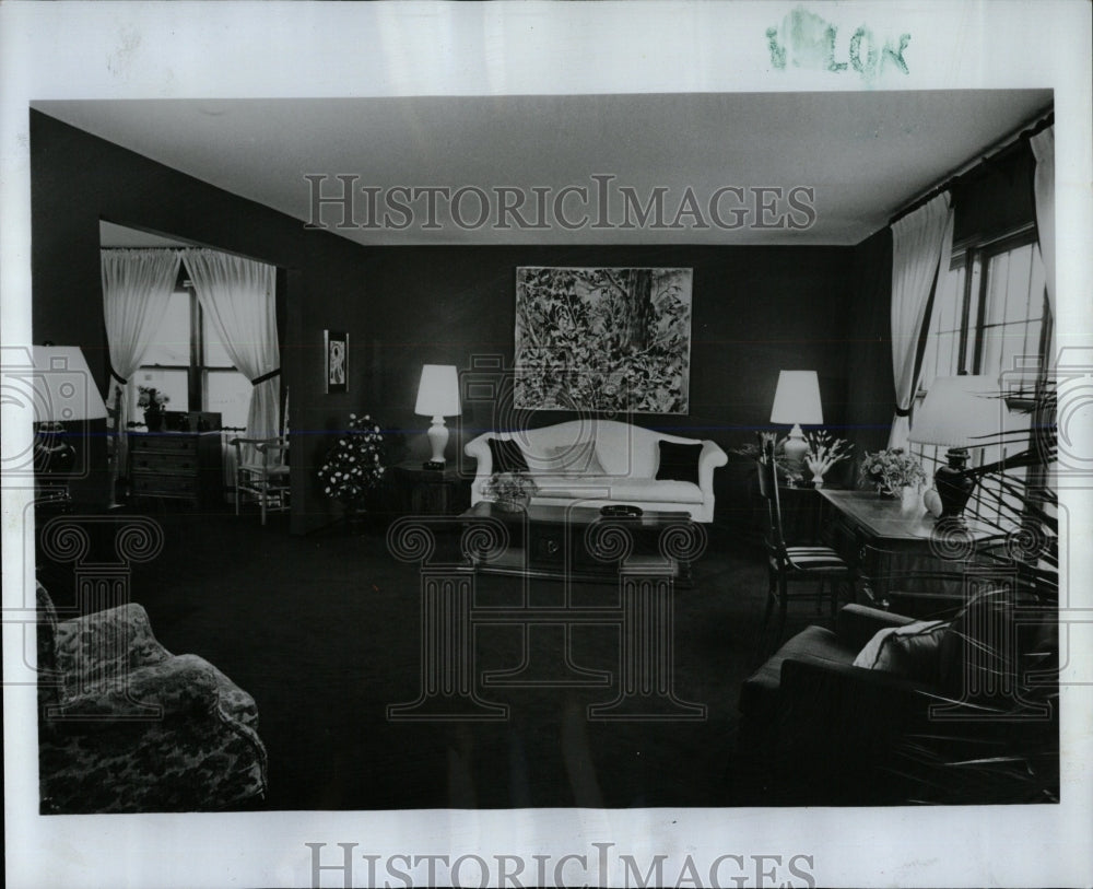 1975 Press Photo Indian Oaks Hoffman Homes living room - RRW65527 - Historic Images