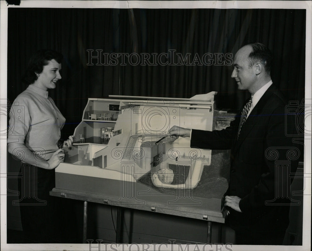 Press Photo Dr Harry Pearlman nuclear reactor Armour - RRW65629 - Historic Images