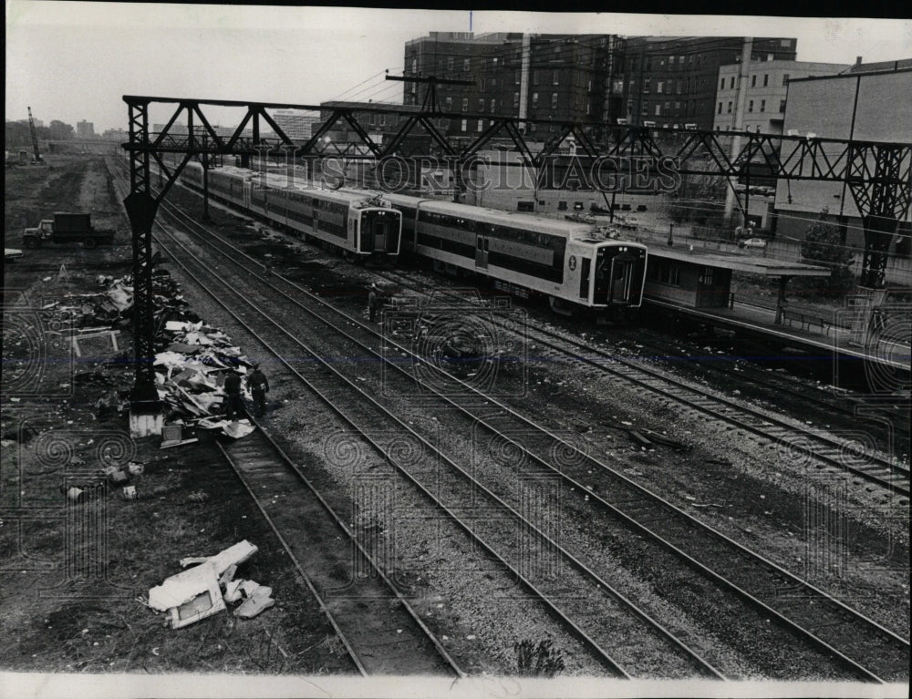 1972 Press Photo Debris Scene Station train Peters ICs - RRW65745 - Historic Images