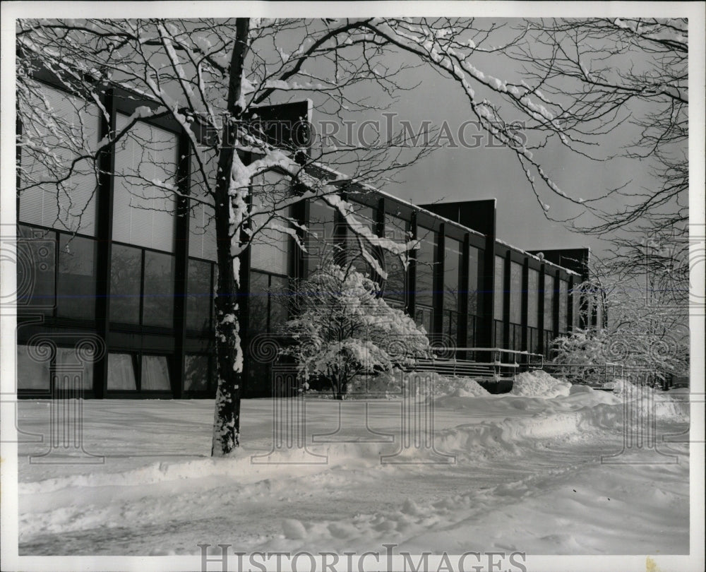 1900 Press Photo Winter Scene Crown Hall Illinois Tech - RRW65749 - Historic Images