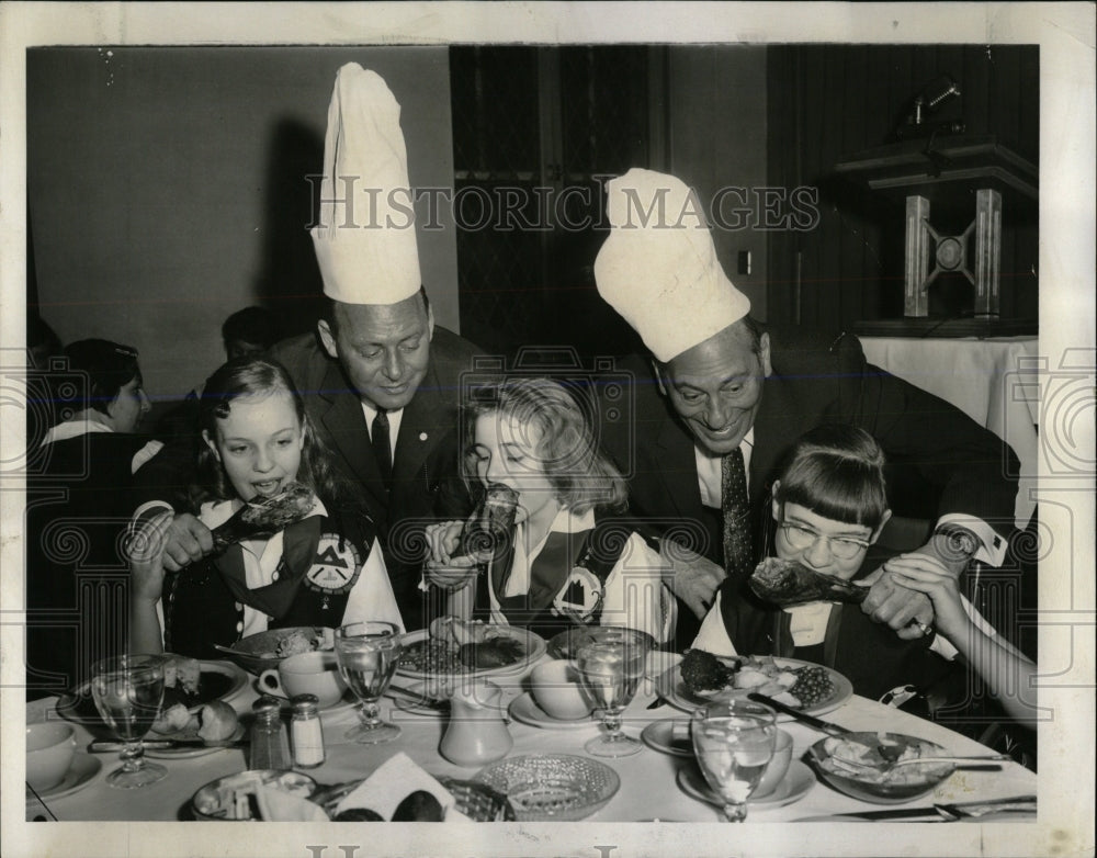 1959 Press Photo Luther Burbank School Bismarck Hotel - RRW65775 - Historic Images