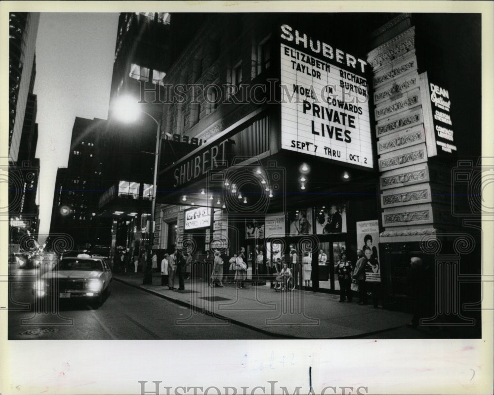 1983 Press Photo Shubert Theater Richard Burton door - RRW65805 - Historic Images