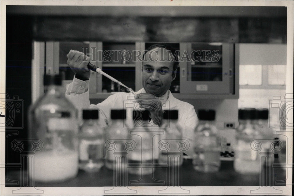 1985 Press Photo Raju Kucherlapati Molecular biologist - RRW65817 - Historic Images