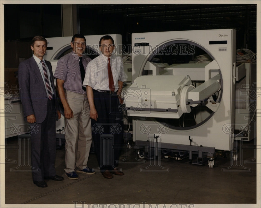 1991 Press Photo Siemens Gammasonics Anthony Karalkin - RRW65891 - Historic Images