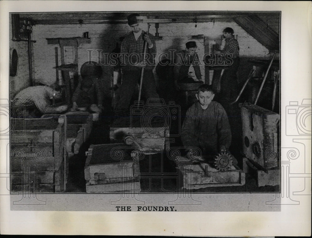 Press Photo Foundry Lewis Institute Flasks Sticks Snap - RRW65895 - Historic Images