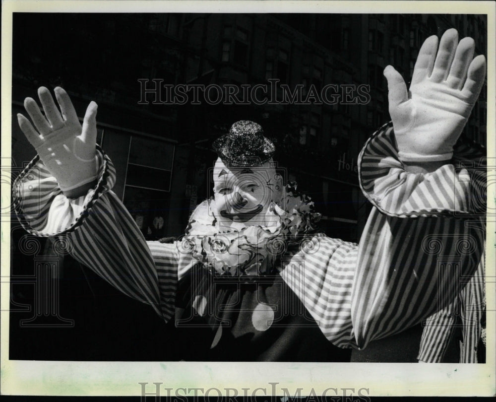 1984 Press Photo Shrines Parade Harry Bowman Syrian - RRW65939 - Historic Images