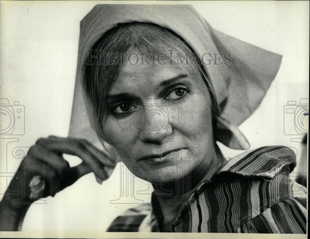 1977 Press Photo Mrs Ann Krischon Cancer drug Laetrile - RRW65997 - Historic Images