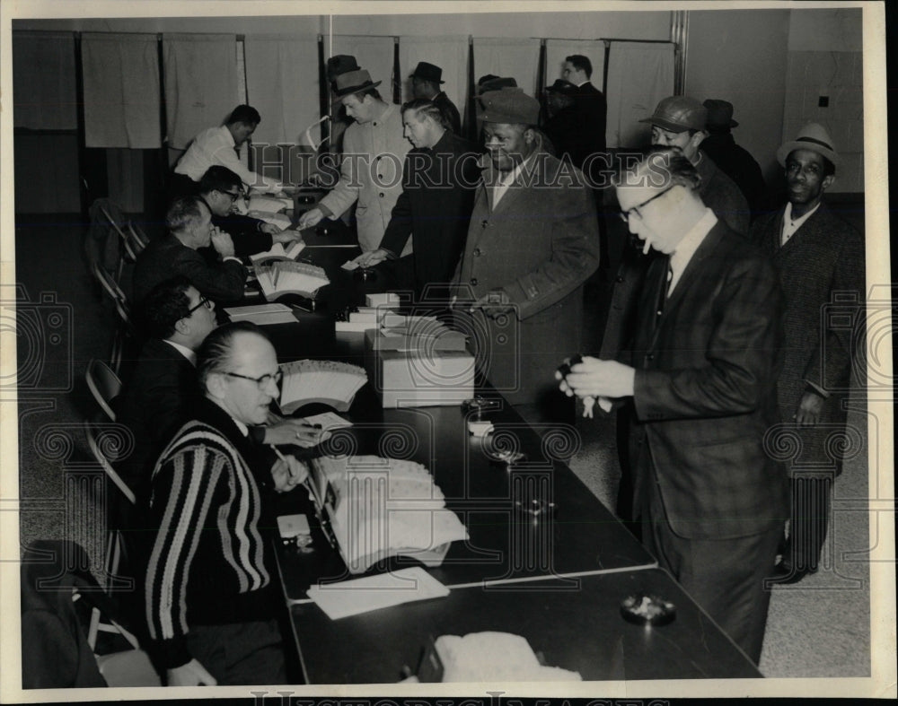 1965 Press Photo Local 65 of United Steel Workers poll - RRW66209 - Historic Images