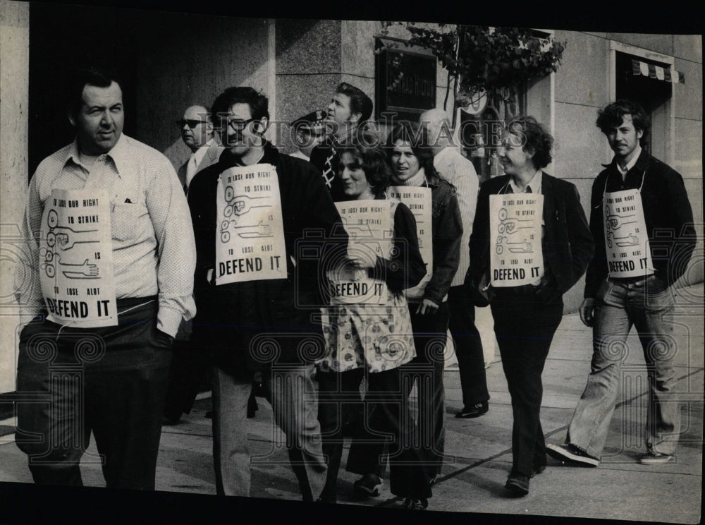 1973 Press Photo United Steelworkers Union strike march - RRW66221 - Historic Images