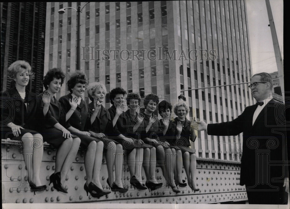 1962 Press Photo CJ Schaniel America Bank president - RRW66321 - Historic Images