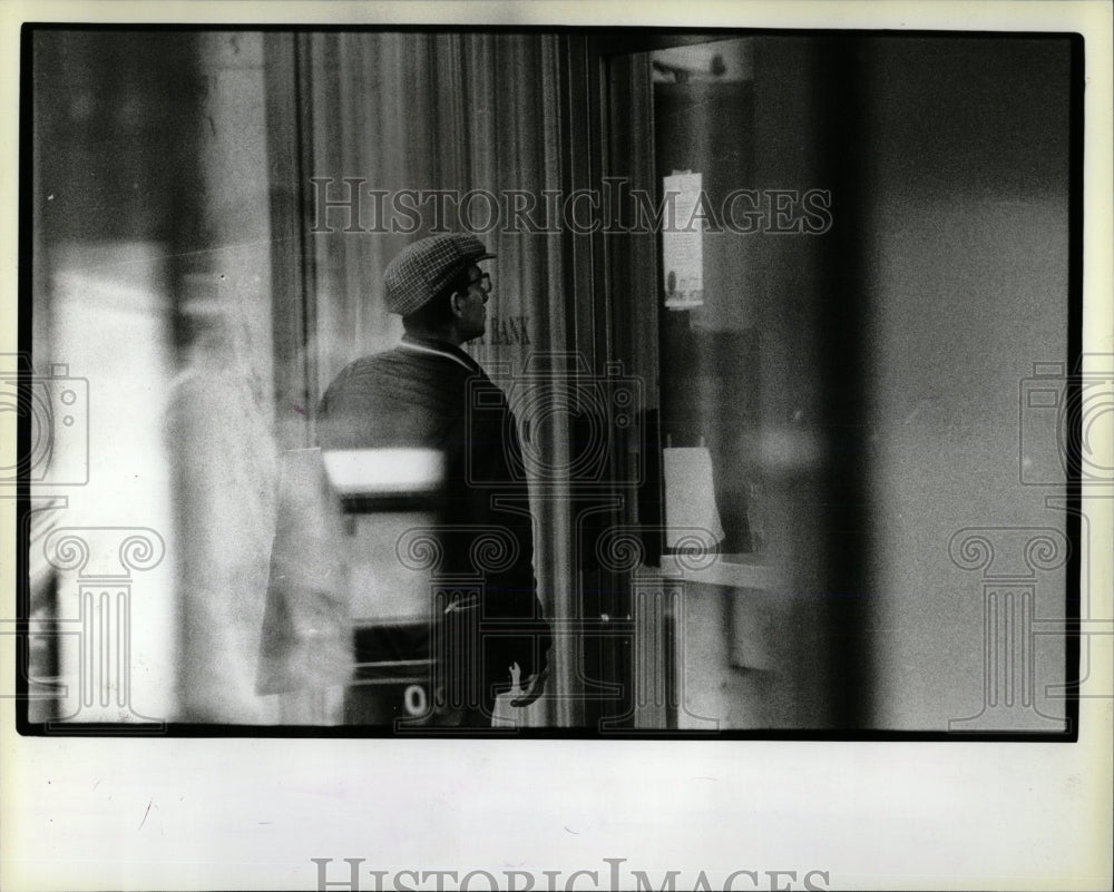 1984 Press Photo State regulators America bank Customer - RRW66327 - Historic Images