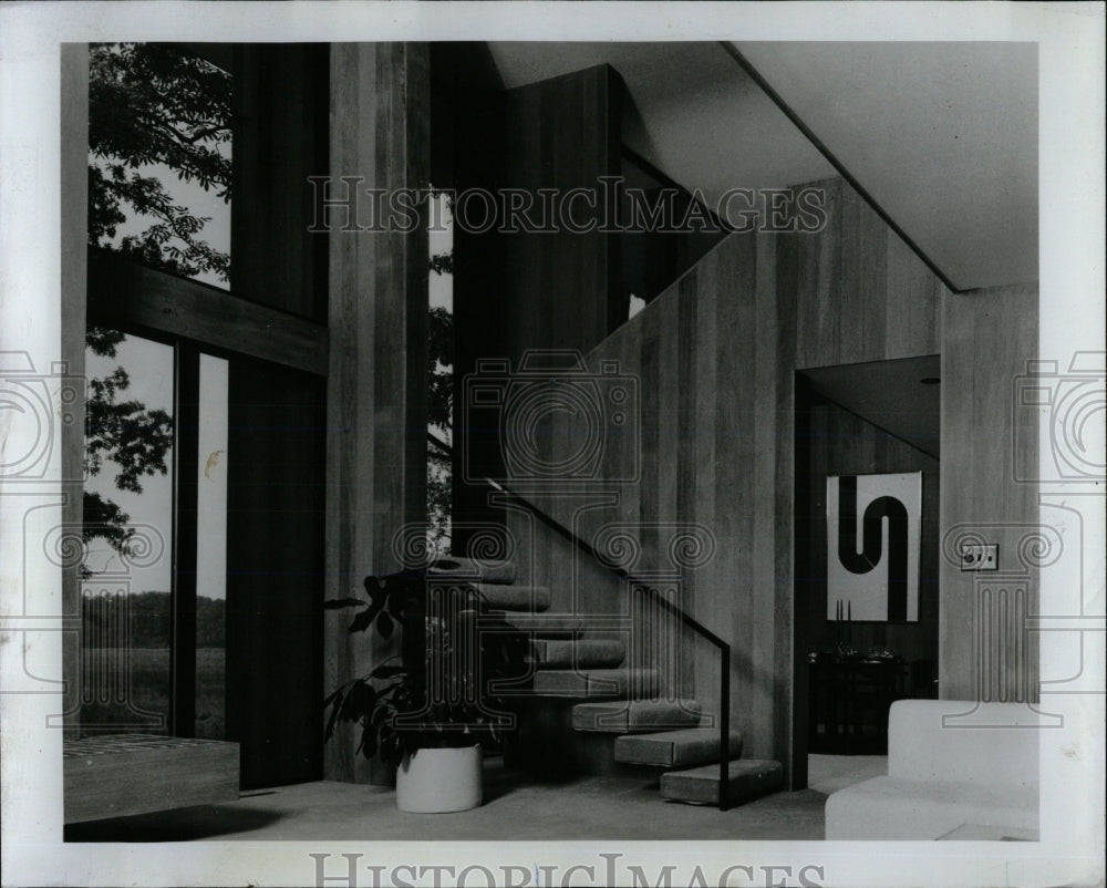 1973 Press Photo Vertical Redwood Walls - RRW66411 - Historic Images