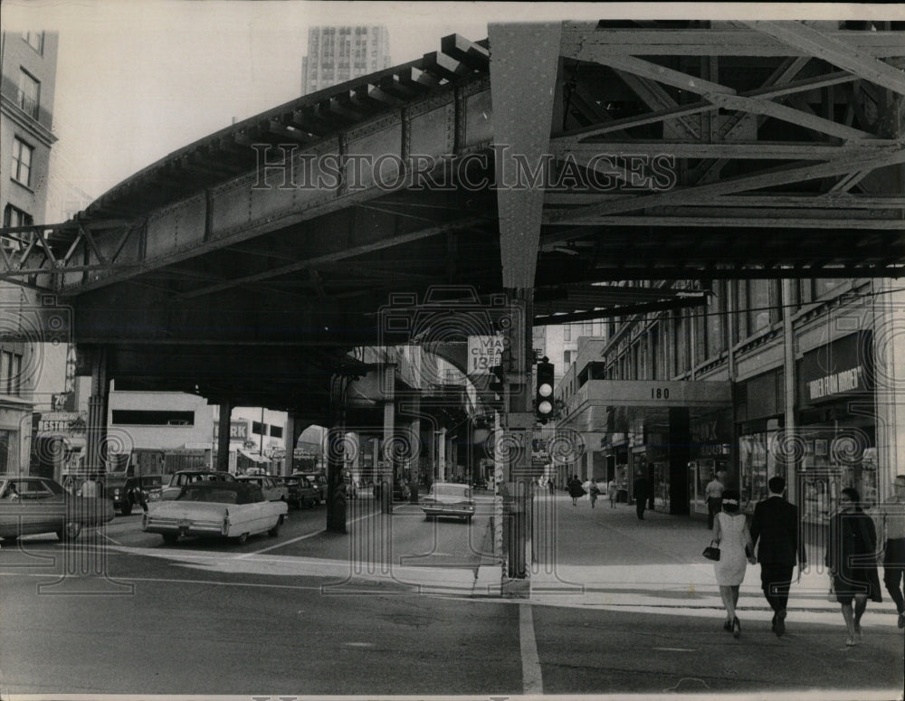 1968 Press Photo The L rouds a bend at Lake and Wabash. - RRW66521 - Historic Images