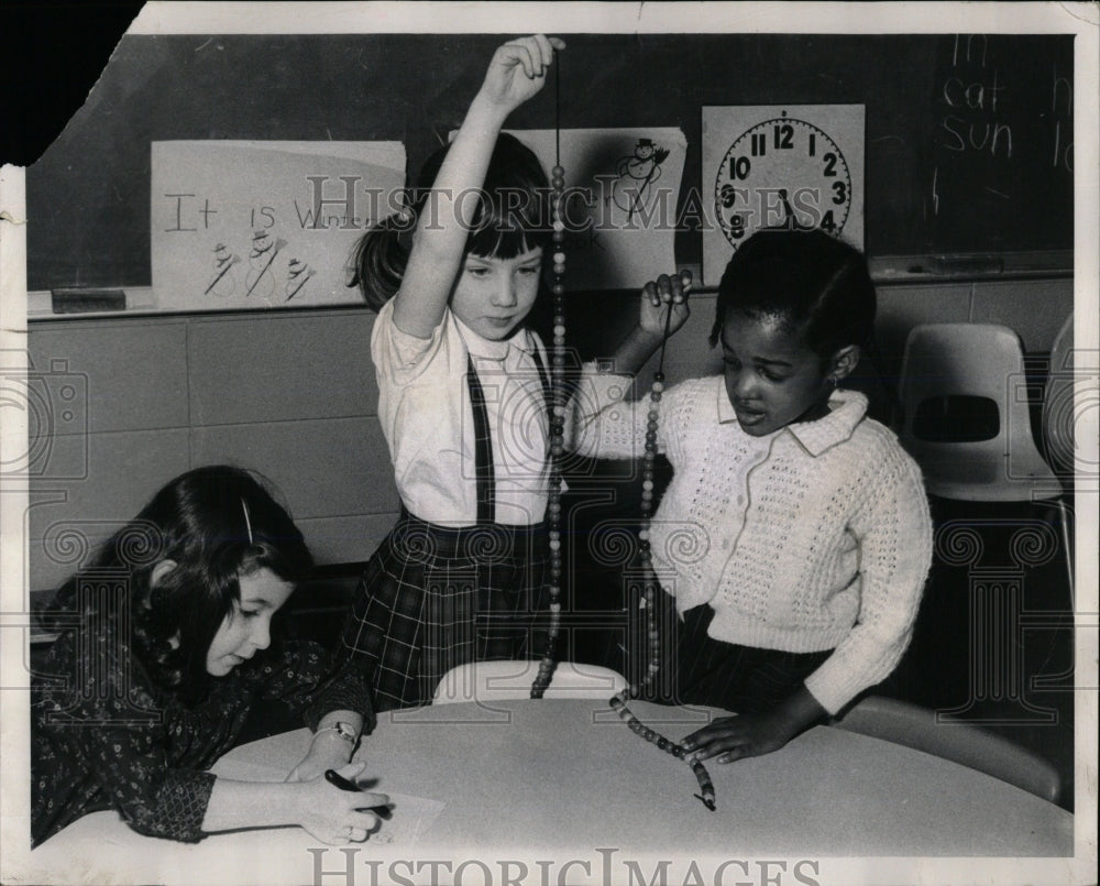 1968 Press Photo Integration work school Students - RRW66553 - Historic Images