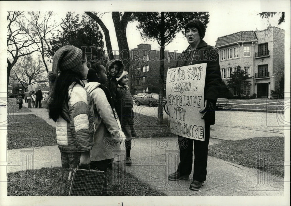 1979 Press Photo Oakton School Evanston Teachers Strike - RRW66565 - Historic Images