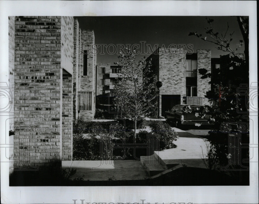 1978 PressPhoto Walden residence changed to condominium - RRW66639 - Historic Images