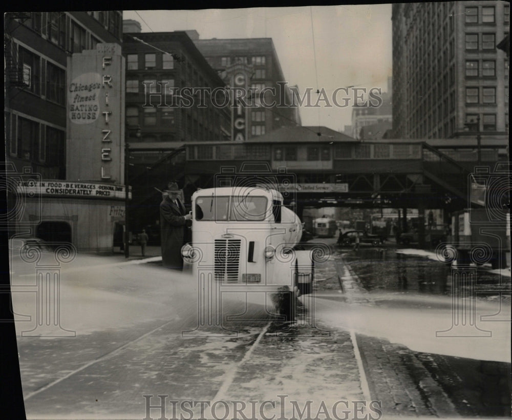 1949 Press Photo Chicago Water Sprinklers Automobile - RRW66651 - Historic Images